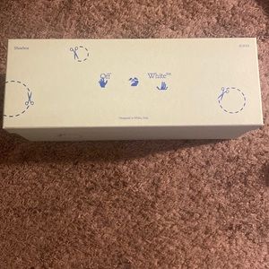 Off-white slides come with shoebox, size 5 color pink